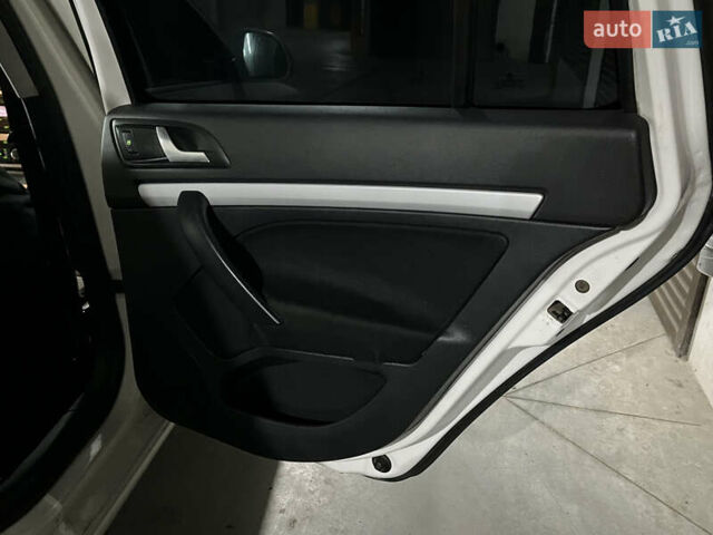 Шкода Октавия 2010 в Хмельницком на Automoto.ua Белый Шкода Октавия, объемом двигателя 1.6 л и пробегом 357 тыс. км за 5900 $, фото 9 на Automoto.ua