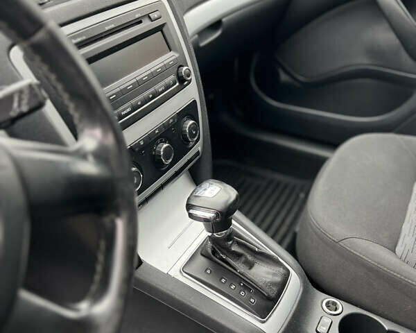 Белый Шкода Октавия, объемом двигателя 1.6 л и пробегом 420 тыс. км за 5999 $, фото 16 на Automoto.ua