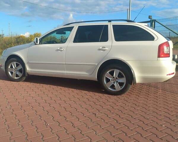 Белый Шкода Октавия, объемом двигателя 1.6 л и пробегом 405 тыс. км за 5999 $, фото 7 на Automoto.ua