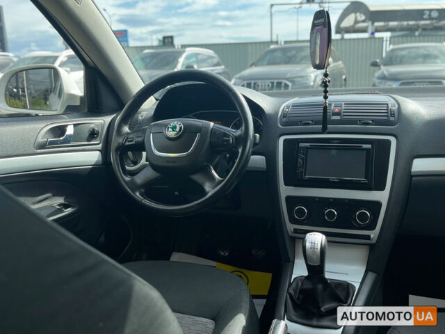 Белый Шкода Октавия, объемом двигателя 1.6 л и пробегом 245 тыс. км за 8200 $, фото 23 на Automoto.ua
