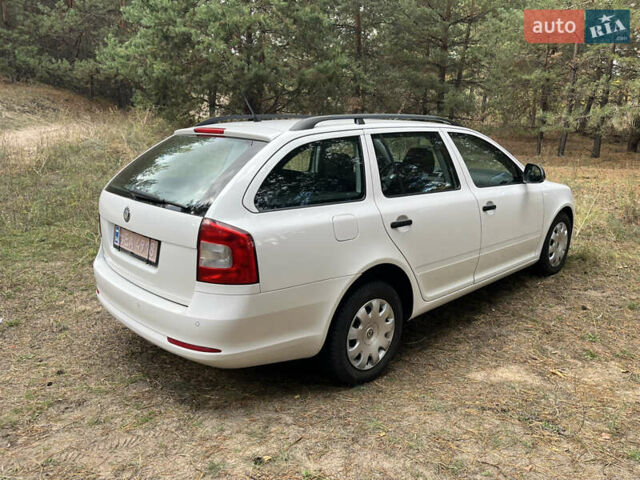 Белый Шкода Октавия, объемом двигателя 1.6 л и пробегом 263 тыс. км за 6800 $, фото 3 на Automoto.ua