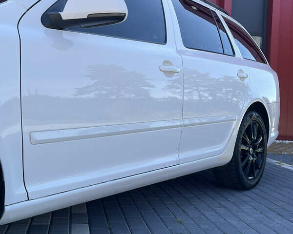 Белый Шкода Октавия, объемом двигателя 1.97 л и пробегом 297 тыс. км за 9500 $, фото 17 на Automoto.ua