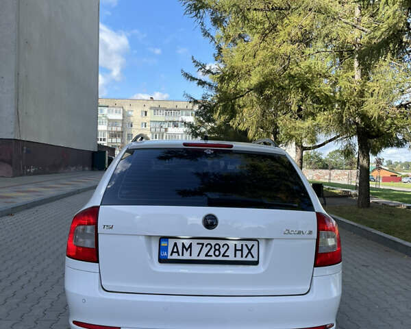 Белый Шкода Октавия, объемом двигателя 1.8 л и пробегом 230 тыс. км за 8500 $, фото 4 на Automoto.ua
