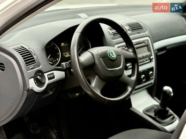 Белый Шкода Октавия, объемом двигателя 1.6 л и пробегом 204 тыс. км за 8999 $, фото 33 на Automoto.ua