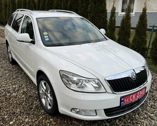 Белый Шкода Октавия, объемом двигателя 1.6 л и пробегом 227 тыс. км за 9400 $, фото 3 на Automoto.ua