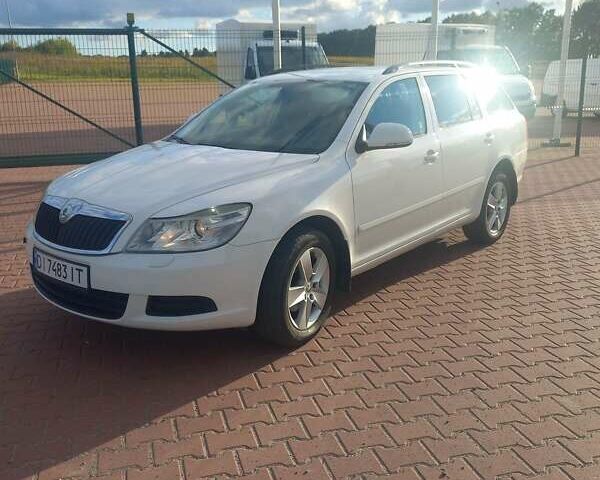 Белый Шкода Октавия, объемом двигателя 1.6 л и пробегом 405 тыс. км за 5999 $, фото 4 на Automoto.ua