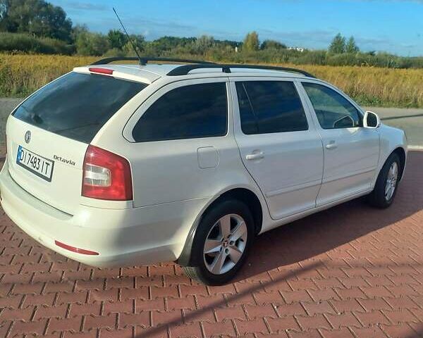 Белый Шкода Октавия, объемом двигателя 1.6 л и пробегом 405 тыс. км за 5999 $, фото 1 на Automoto.ua