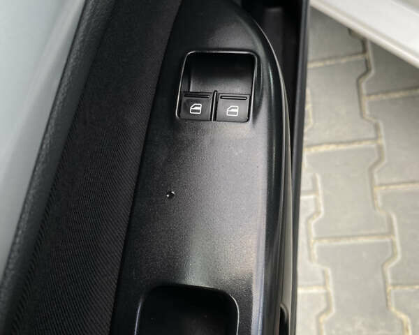 Белый Шкода Октавия, объемом двигателя 1.8 л и пробегом 204 тыс. км за 6790 $, фото 15 на Automoto.ua