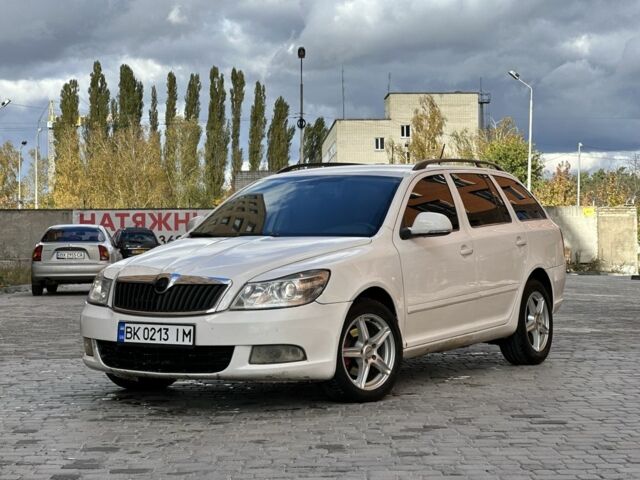 Шкода Октавія 2010 у Нетешине на Automoto.ua Білий Шкода Октавія, об'ємом двигуна 1.6 л та пробігом 357 тис. км за 5499 $, фото 1 на Automoto.ua