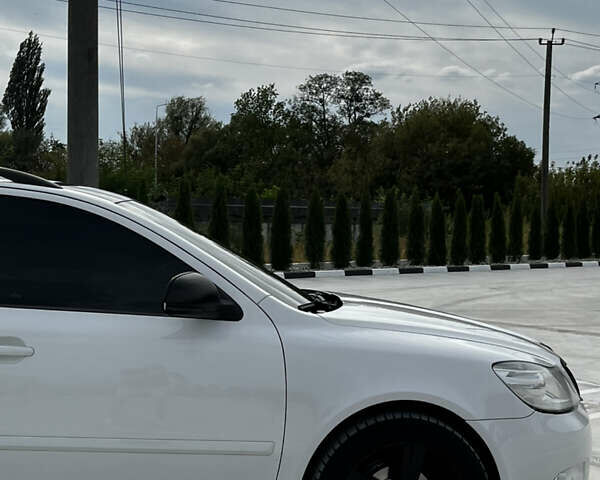 Белый Шкода Октавия, объемом двигателя 1.6 л и пробегом 325 тыс. км за 7800 $, фото 11 на Automoto.ua