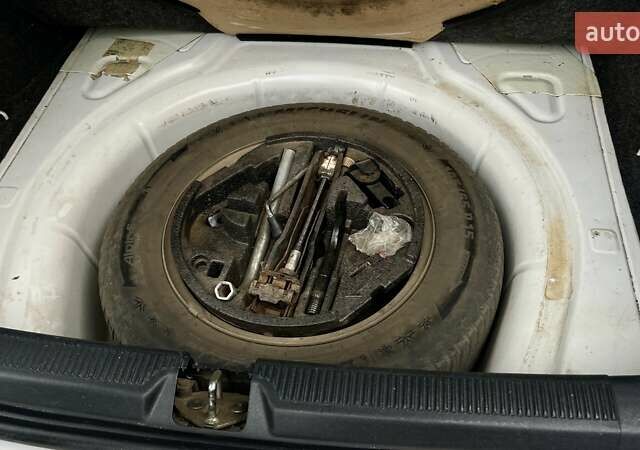 Белый Шкода Октавия, объемом двигателя 1.6 л и пробегом 302 тыс. км за 6600 $, фото 11 на Automoto.ua