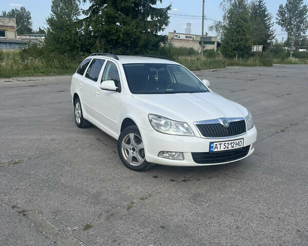 Белый Шкода Октавия, объемом двигателя 1.6 л и пробегом 260 тыс. км за 6850 $, фото 1 на Automoto.ua