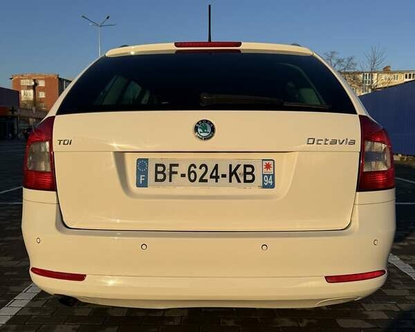 Белый Шкода Октавия, объемом двигателя 1.6 л и пробегом 227 тыс. км за 9400 $, фото 51 на Automoto.ua