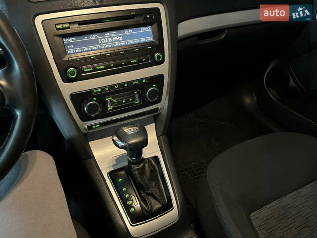 Шкода Октавия 2010 в Хмельницком на Automoto.ua Белый Шкода Октавия, объемом двигателя 1.6 л и пробегом 357 тыс. км за 5900 $, фото 7 на Automoto.ua