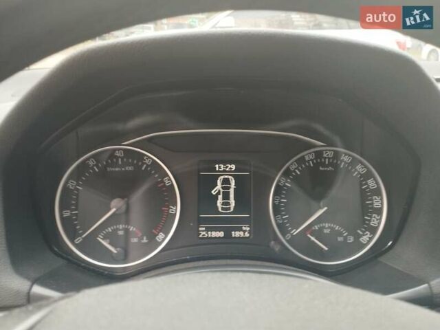 Білий Шкода Октавія, об'ємом двигуна 1.8 л та пробігом 251 тис. км за 10000 $, фото 5 на Automoto.ua
