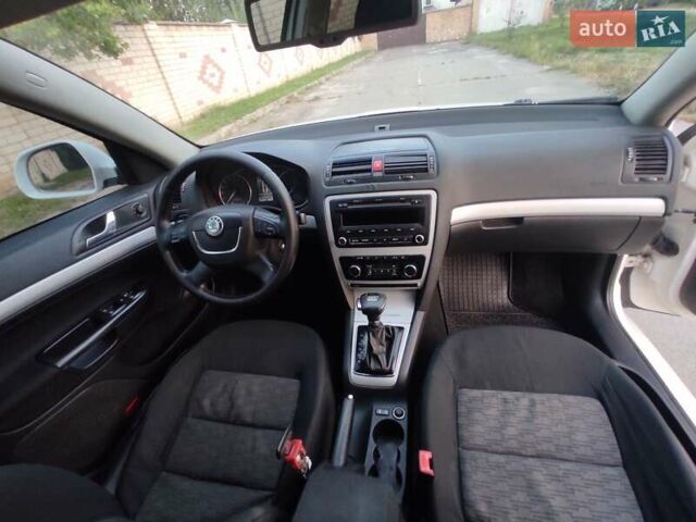 Білий Шкода Октавія, об'ємом двигуна 1.6 л та пробігом 357 тис. км за 6400 $, фото 14 на Automoto.ua
