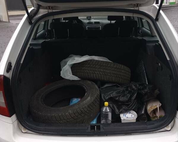 Белый Шкода Октавия, объемом двигателя 1.6 л и пробегом 367 тыс. км за 6600 $, фото 3 на Automoto.ua