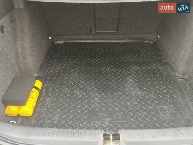 Білий Шкода Октавія, об'ємом двигуна 1.8 л та пробігом 251 тис. км за 10000 $, фото 31 на Automoto.ua