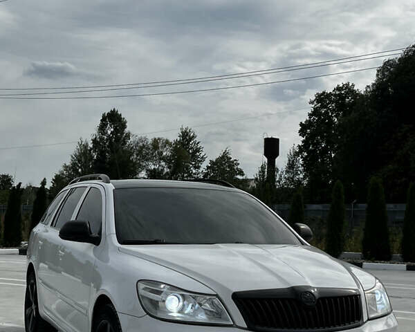 Белый Шкода Октавия, объемом двигателя 1.6 л и пробегом 325 тыс. км за 7800 $, фото 1 на Automoto.ua