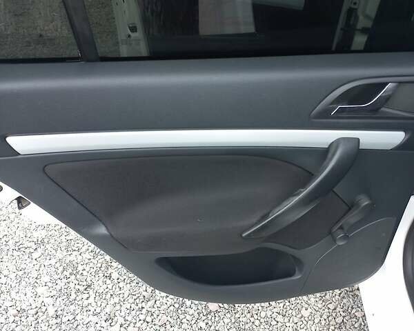 Белый Шкода Октавия, объемом двигателя 1.6 л и пробегом 360 тыс. км за 7900 $, фото 13 на Automoto.ua