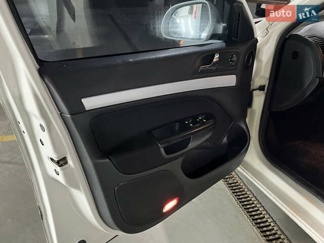 Шкода Октавия 2010 в Хмельницком на Automoto.ua Белый Шкода Октавия, объемом двигателя 1.6 л и пробегом 357 тыс. км за 5900 $, фото 10 на Automoto.ua