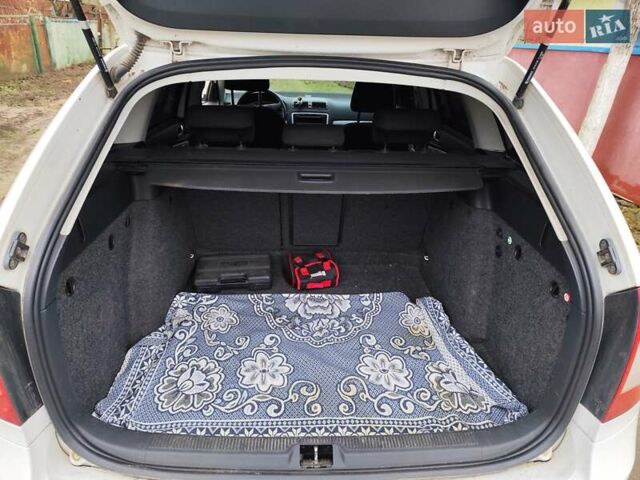 Белый Шкода Октавия, объемом двигателя 1.97 л и пробегом 210 тыс. км за 9000 $, фото 4 на Automoto.ua