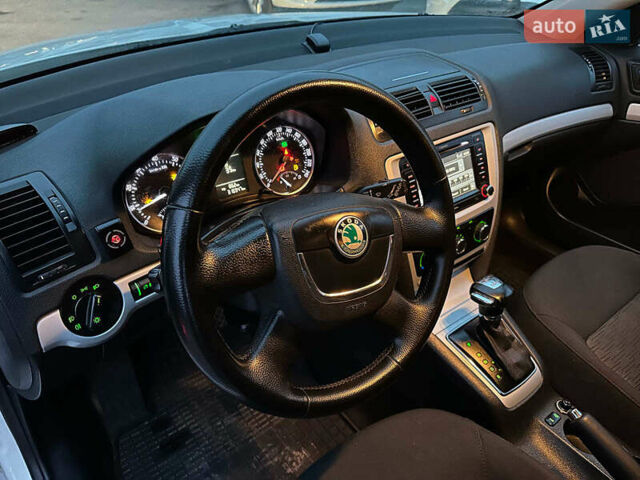 Білий Шкода Октавія, об'ємом двигуна 1.8 л та пробігом 316 тис. км за 7290 $, фото 22 на Automoto.ua