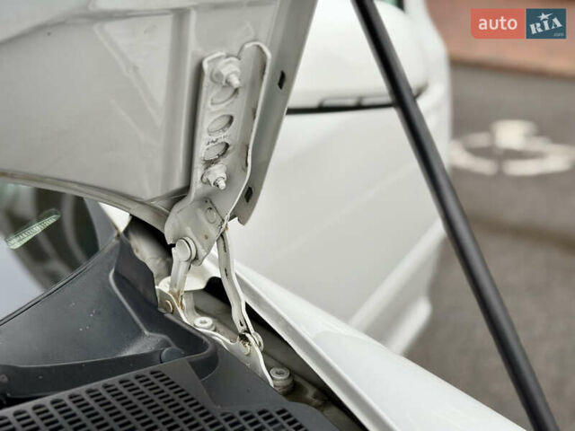 Белый Шкода Октавия, объемом двигателя 1.6 л и пробегом 204 тыс. км за 8999 $, фото 65 на Automoto.ua