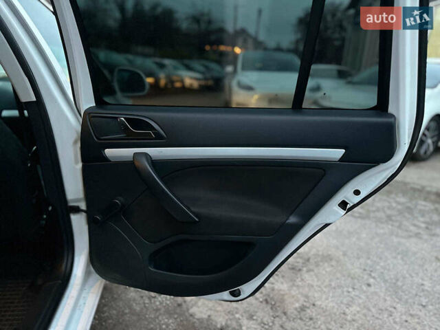 Білий Шкода Октавія, об'ємом двигуна 1.8 л та пробігом 316 тис. км за 7290 $, фото 13 на Automoto.ua