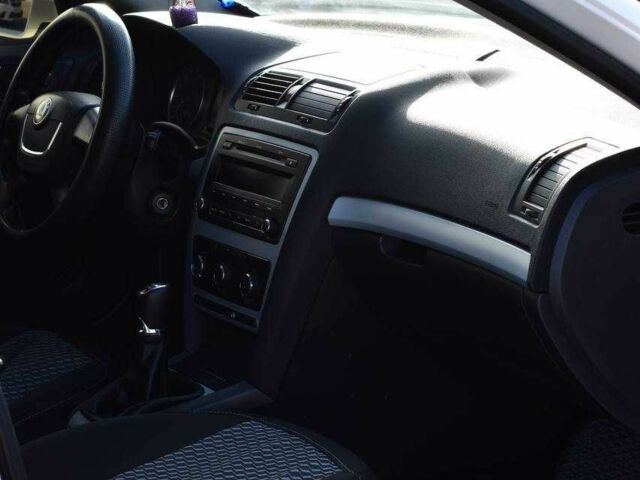 Білий Шкода Октавія, об'ємом двигуна 1.6 л та пробігом 259 тис. км за 7200 $, фото 11 на Automoto.ua