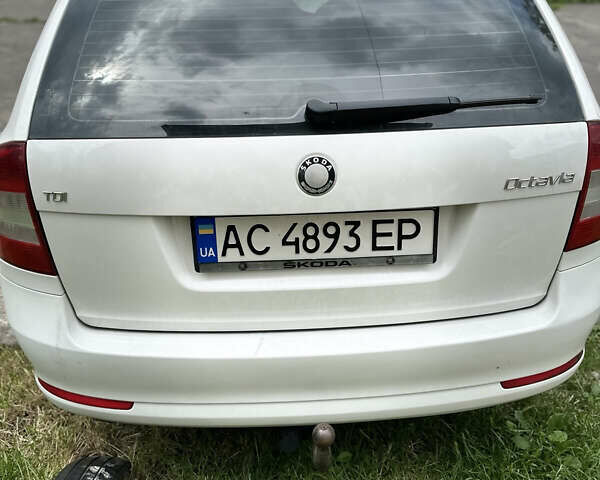 Белый Шкода Октавия, объемом двигателя 1.6 л и пробегом 393 тыс. км за 8200 $, фото 6 на Automoto.ua