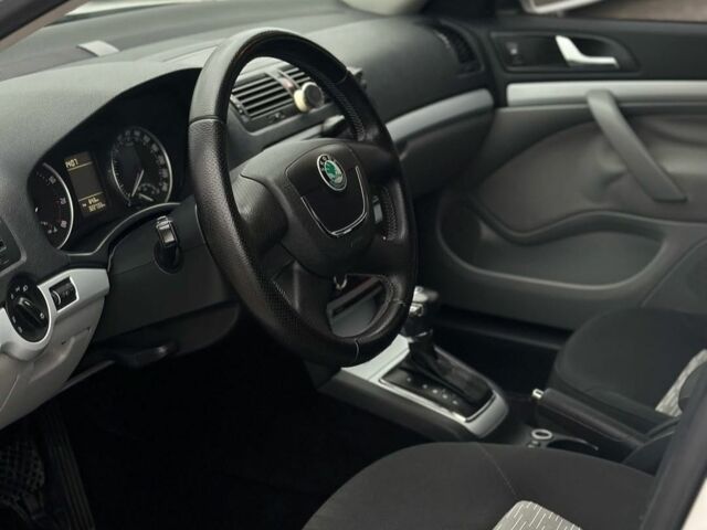 Белый Шкода Октавия, объемом двигателя 0 л и пробегом 324 тыс. км за 6500 $, фото 6 на Automoto.ua