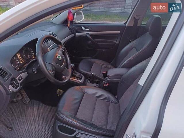 Белый Шкода Октавия, объемом двигателя 1.6 л и пробегом 313 тыс. км за 8700 $, фото 10 на Automoto.ua