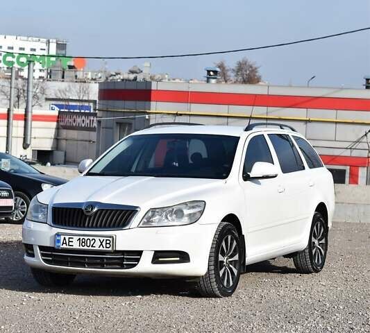 Білий Шкода Октавія, об'ємом двигуна 1.6 л та пробігом 259 тис. км за 7200 $, фото 4 на Automoto.ua