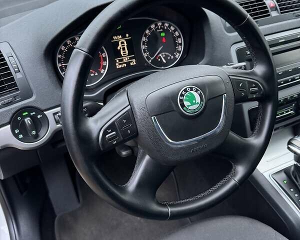 Белый Шкода Октавия, объемом двигателя 1.6 л и пробегом 227 тыс. км за 9400 $, фото 27 на Automoto.ua