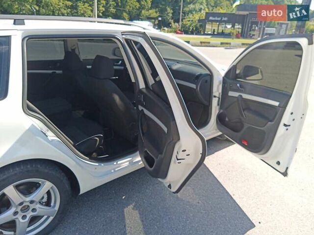 Белый Шкода Октавия, объемом двигателя 1.6 л и пробегом 290 тыс. км за 7500 $, фото 10 на Automoto.ua