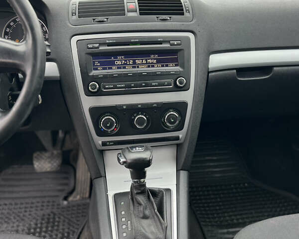 Белый Шкода Октавия, объемом двигателя 1.6 л и пробегом 420 тыс. км за 5999 $, фото 8 на Automoto.ua