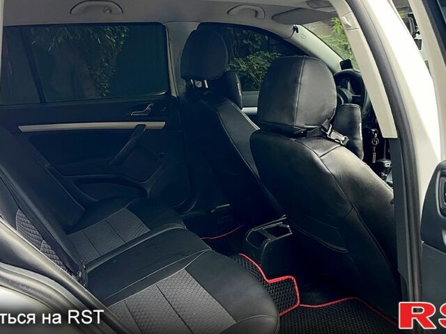 Білий Шкода Октавія, об'ємом двигуна 1.6 л та пробігом 303 тис. км за 6500 $, фото 3 на Automoto.ua