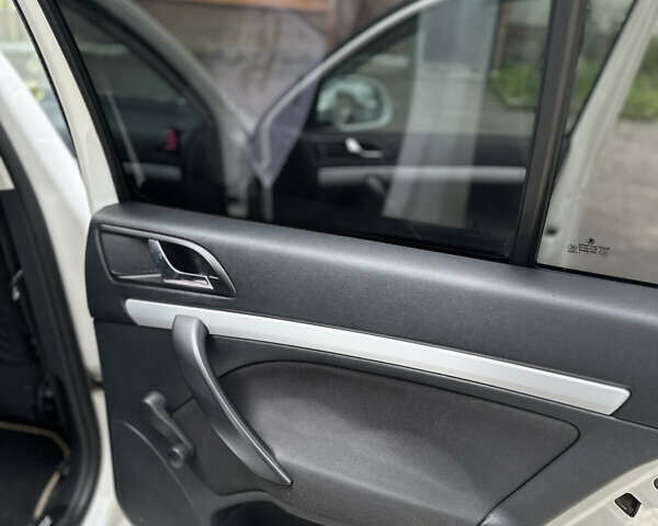 Белый Шкода Октавия, объемом двигателя 1.6 л и пробегом 393 тыс. км за 8200 $, фото 2 на Automoto.ua