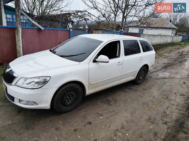 Белый Шкода Октавия, объемом двигателя 1.97 л и пробегом 210 тыс. км за 9000 $, фото 1 на Automoto.ua