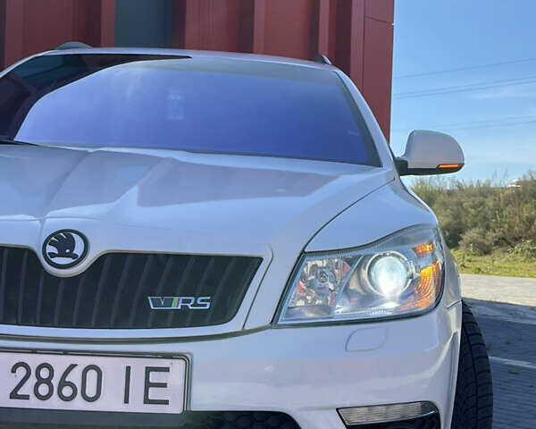 Белый Шкода Октавия, объемом двигателя 1.97 л и пробегом 297 тыс. км за 9300 $, фото 1 на Automoto.ua