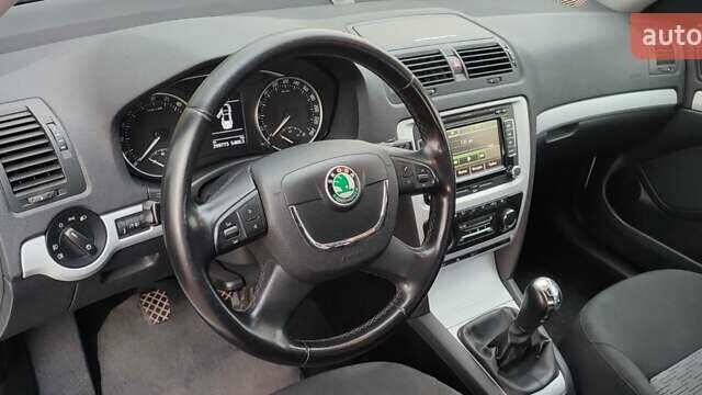 Белый Шкода Октавия, объемом двигателя 1.6 л и пробегом 299 тыс. км за 7500 $, фото 9 на Automoto.ua