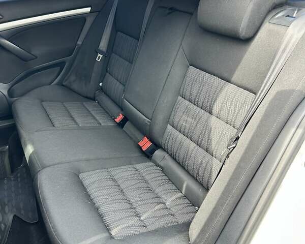 Білий Шкода Октавія, об'ємом двигуна 1.8 л та пробігом 233 тис. км за 8200 $, фото 15 на Automoto.ua