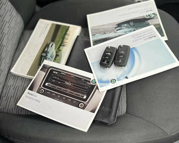 Белый Шкода Октавия, объемом двигателя 1.6 л и пробегом 420 тыс. км за 5999 $, фото 20 на Automoto.ua