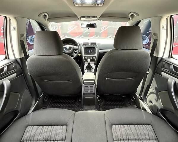 Білий Шкода Октавія, об'ємом двигуна 1.8 л та пробігом 233 тис. км за 8200 $, фото 20 на Automoto.ua