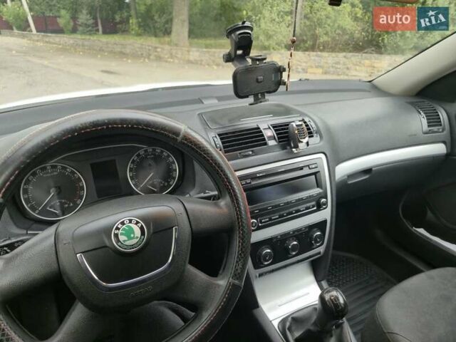 Білий Шкода Октавія, об'ємом двигуна 1.6 л та пробігом 224 тис. км за 7600 $, фото 20 на Automoto.ua