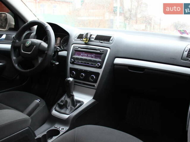 Белый Шкода Октавия, объемом двигателя 1.2 л и пробегом 260 тыс. км за 7700 $, фото 10 на Automoto.ua