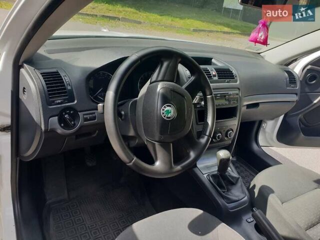 Белый Шкода Октавия, объемом двигателя 1.9 л и пробегом 250 тыс. км за 6800 $, фото 73 на Automoto.ua