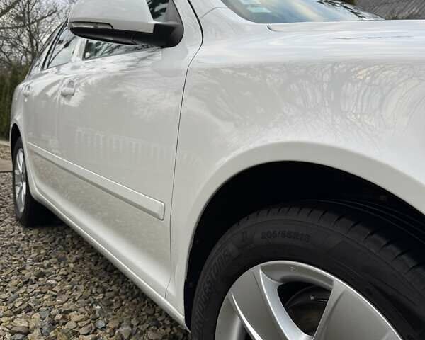Белый Шкода Октавия, объемом двигателя 1.6 л и пробегом 227 тыс. км за 9400 $, фото 6 на Automoto.ua