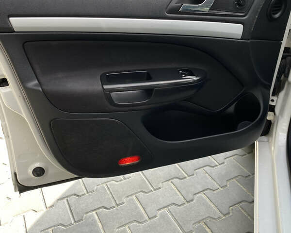 Белый Шкода Октавия, объемом двигателя 1.8 л и пробегом 204 тыс. км за 6790 $, фото 21 на Automoto.ua